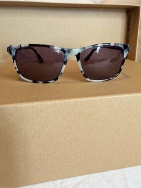 Tom Ford Black and White Tortoiseshell Sunglasses with Dark Lenses